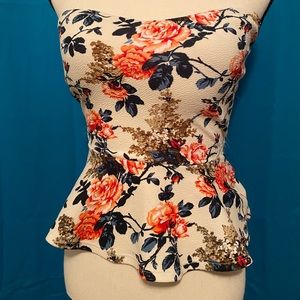 ✨🛍✨Papayas Floral and Lace Top